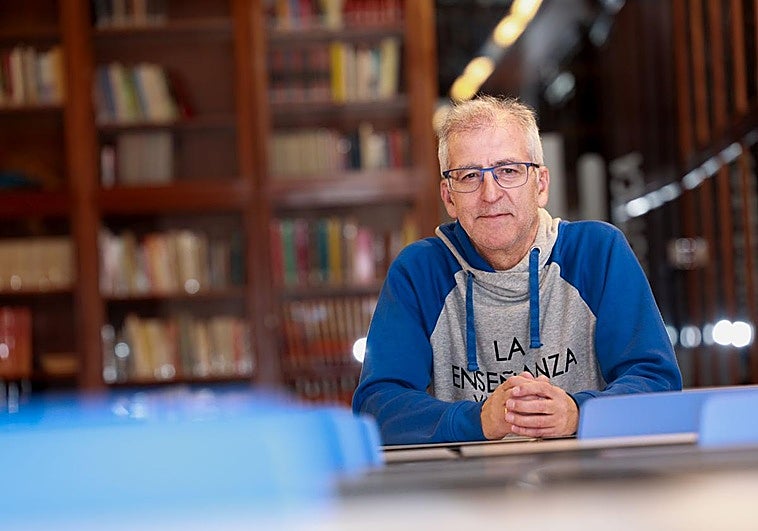 Un homenaje de 1.200 personas para despedir a un profesor histórico de La Enseñanza